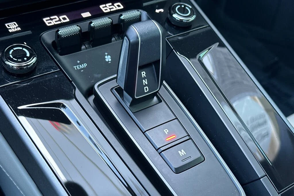 2025 Porsche 992 Carrera - Image 21 of 28