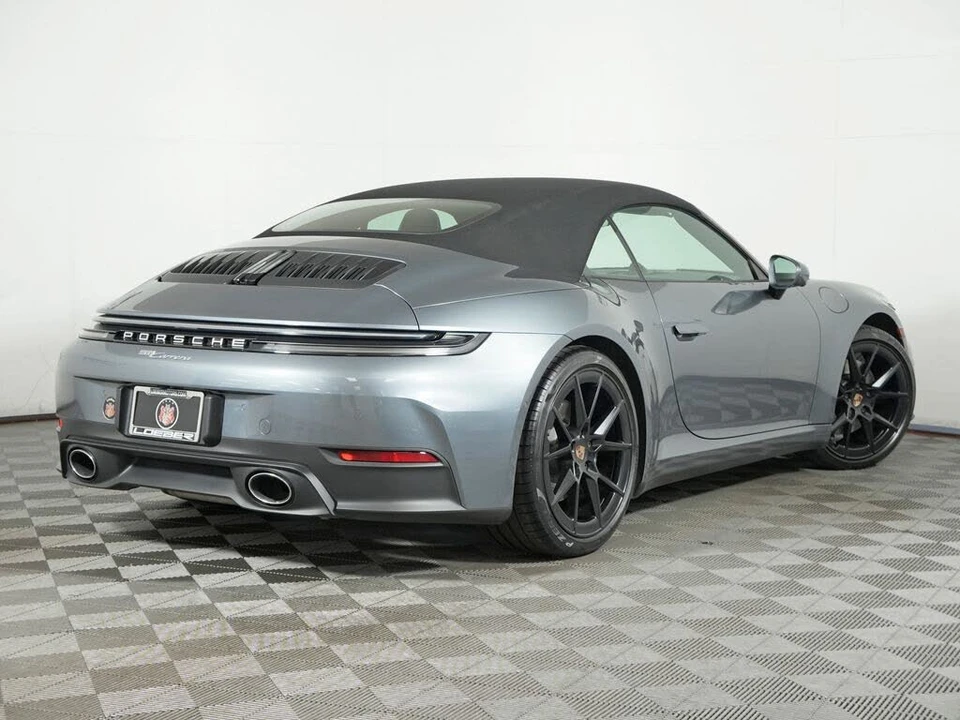 2025 Porsche 992 Carrera - Image 14 of 31