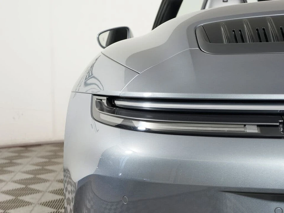2025 Porsche 992 Carrera - Image 17 of 31