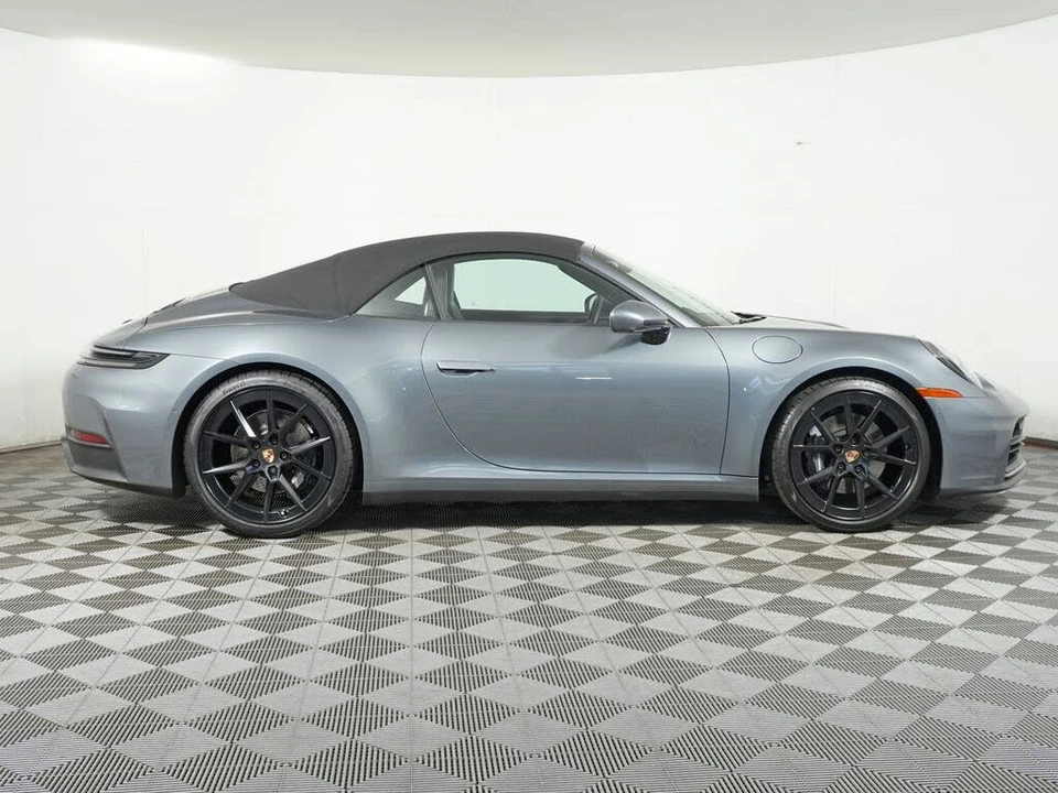 2025 Porsche 992 Carrera - Image 13 of 31