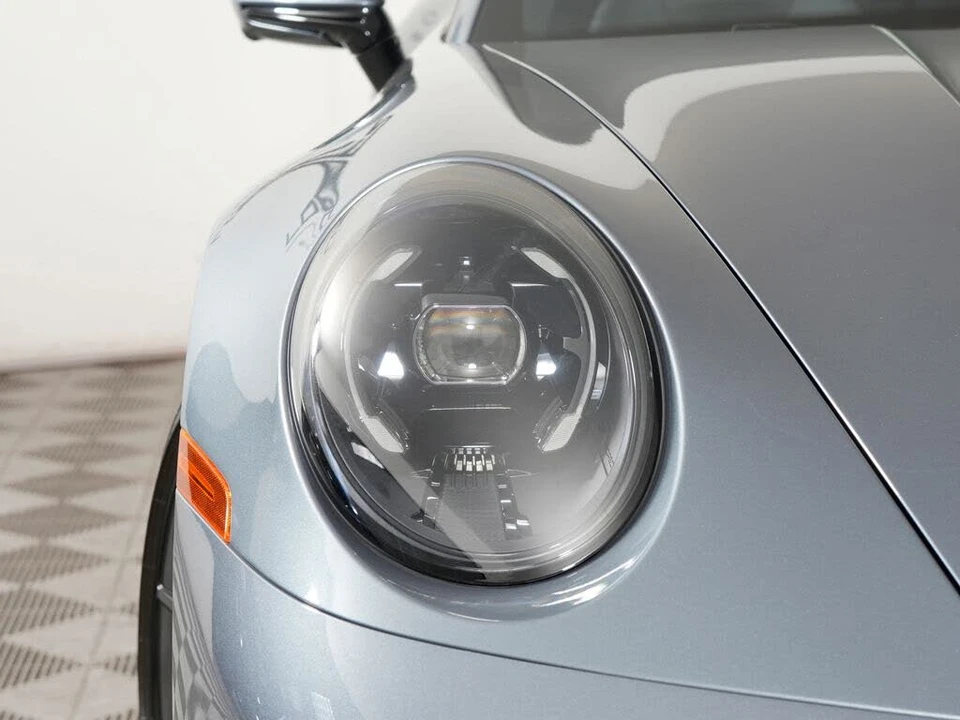 2025 Porsche 992 Carrera - Image 11 of 31