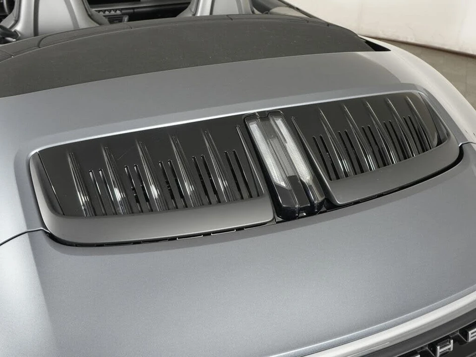 2025 Porsche 992 Carrera - Image 16 of 31