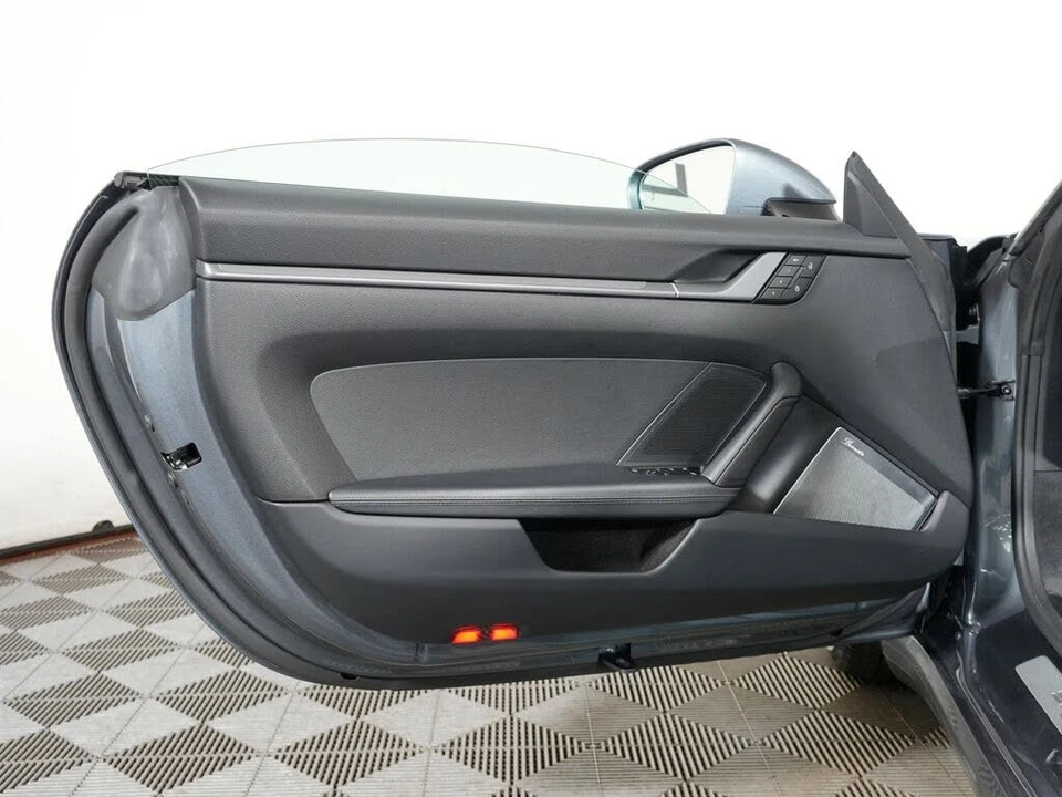 2025 Porsche 992 Carrera - Image 25 of 31
