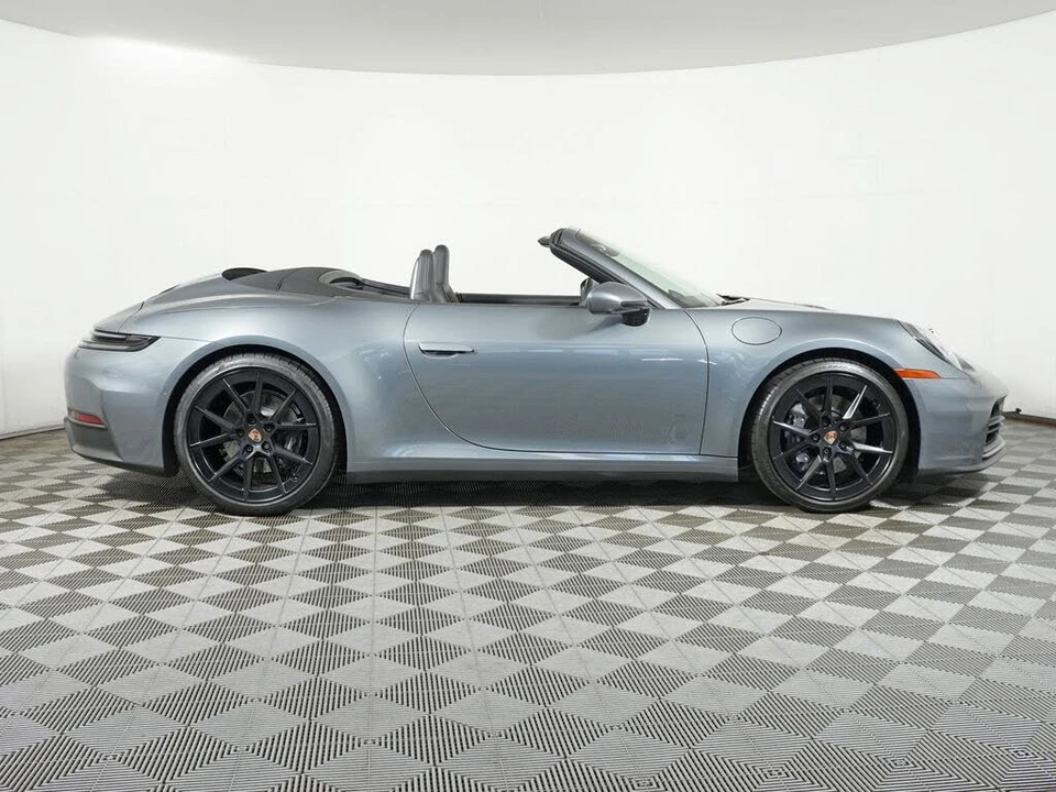 2025 Porsche 992 Carrera - Image 8 of 31