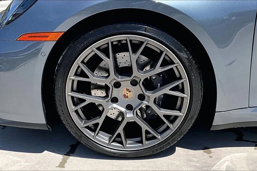 2025 Porsche 992 Carrera - Image 11 of 26
