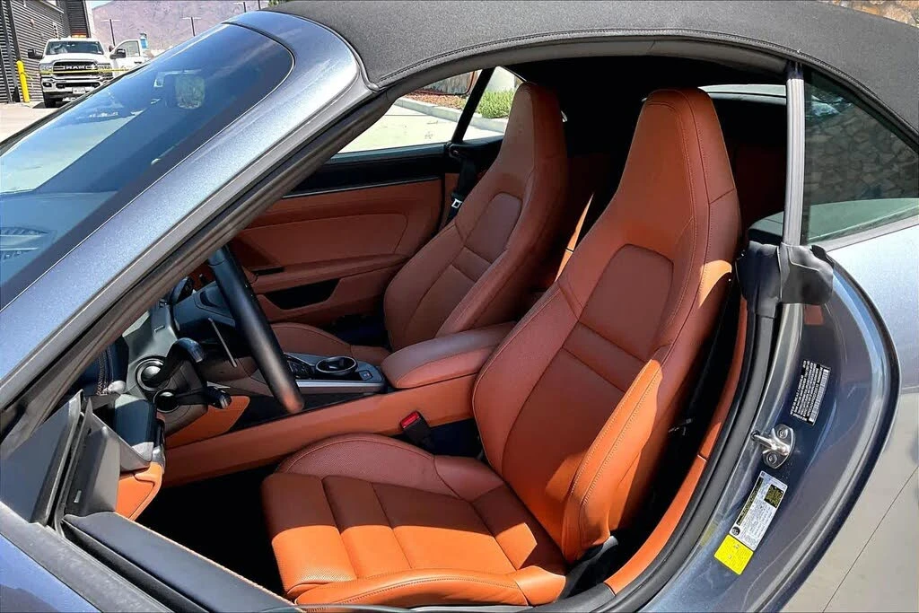 2025 Porsche 992 Carrera - Image 5 of 26