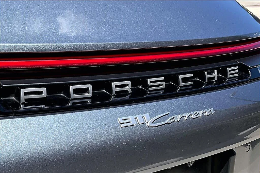 2025 Porsche 992 Carrera - Image 22 of 26