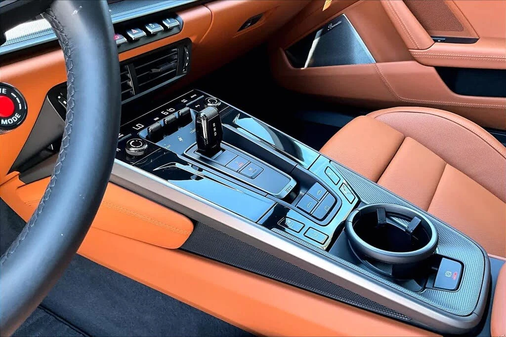 2025 Porsche 992 Carrera - Image 17 of 26