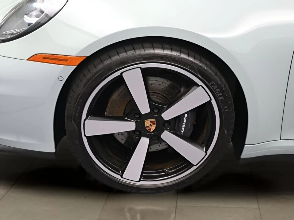2025 Porsche 992 Carrera - Image 11 of 31
