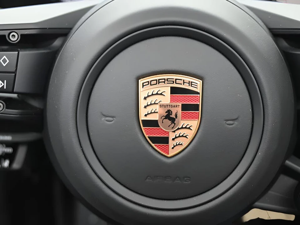 2025 Porsche 992 Carrera - Image 21 of 31