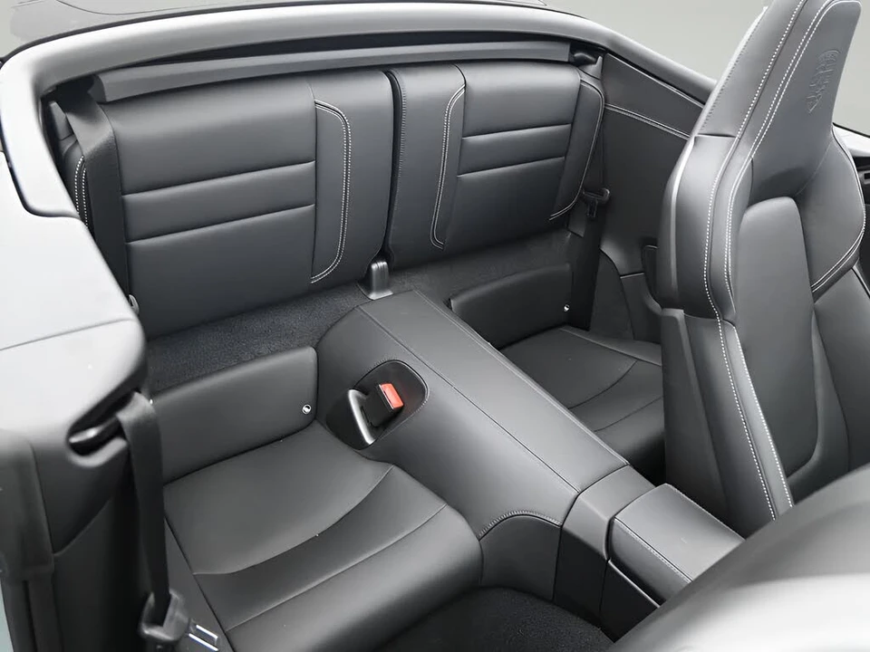 2025 Porsche 992 Carrera - Image 9 of 31