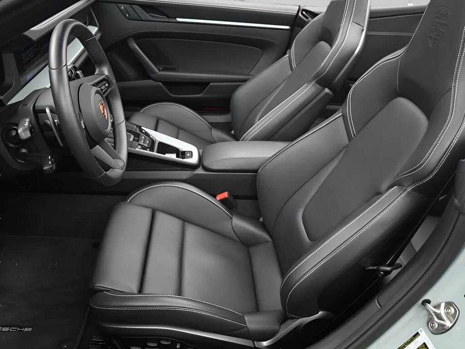 2025 Porsche 992 Carrera - Image 5 of 31