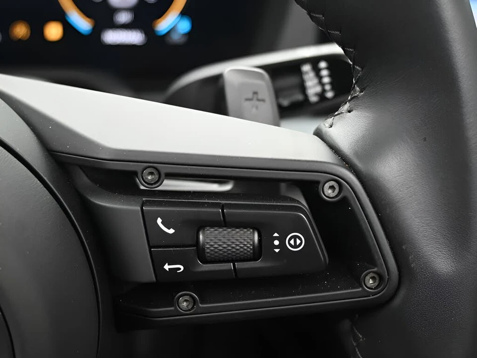 2025 Porsche 992 Carrera - Image 20 of 31