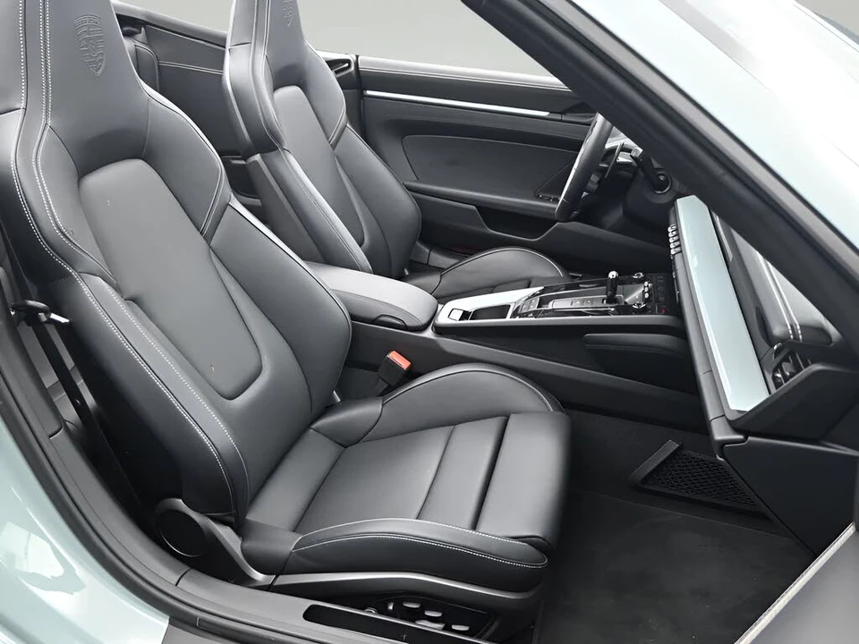 2025 Porsche 992 Carrera - Image 10 of 31