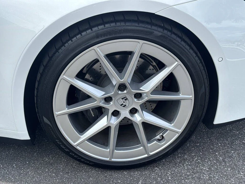 2025 Porsche 992 Carrera - Image 12 of 31
