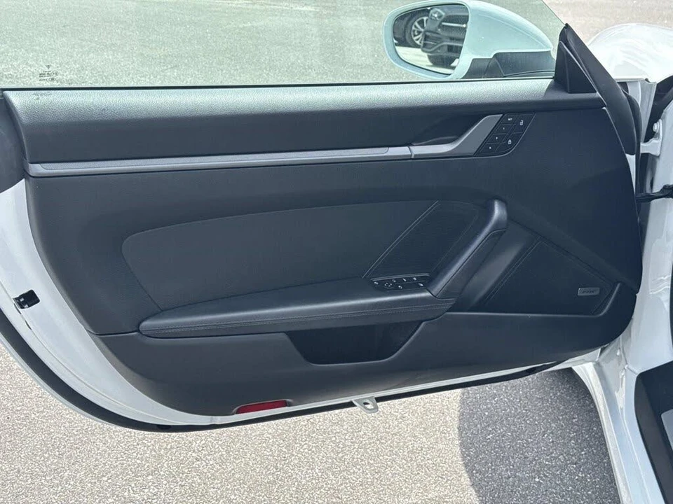 2025 Porsche 992 Carrera - Image 13 of 31