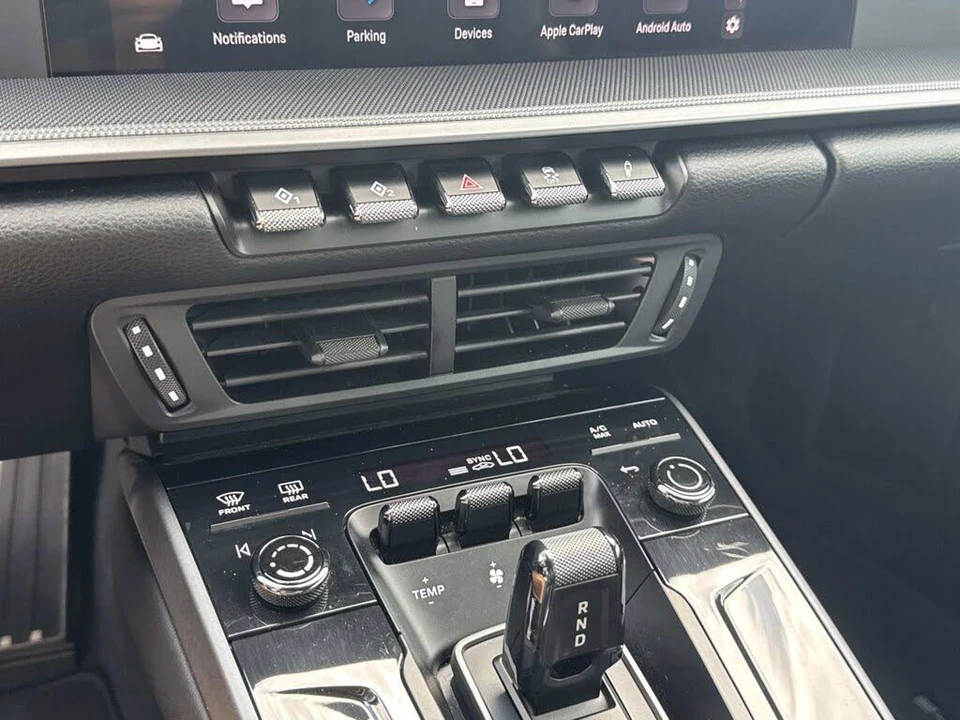 2025 Porsche 992 Carrera - Image 25 of 31
