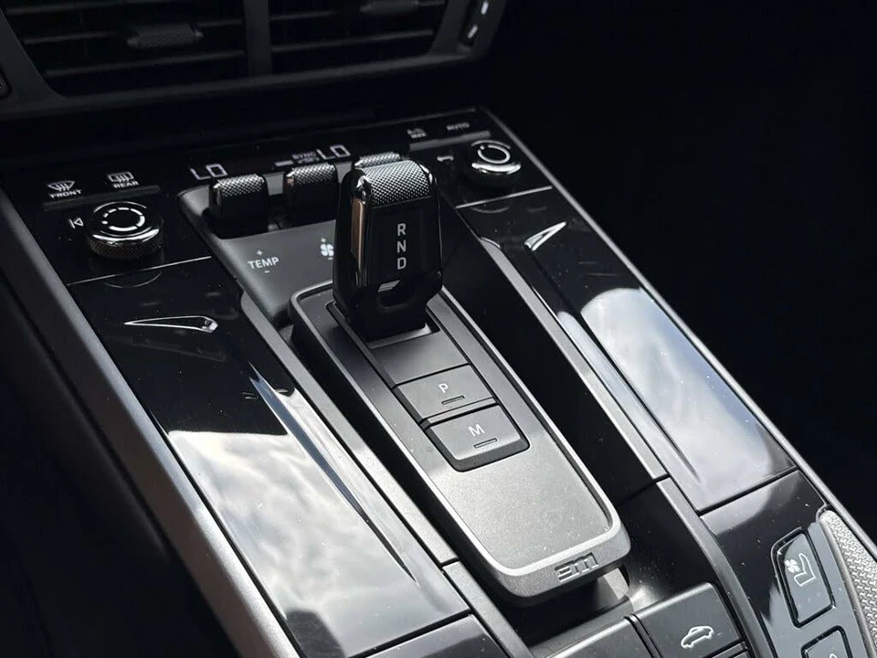 2025 Porsche 992 Carrera - Image 26 of 31