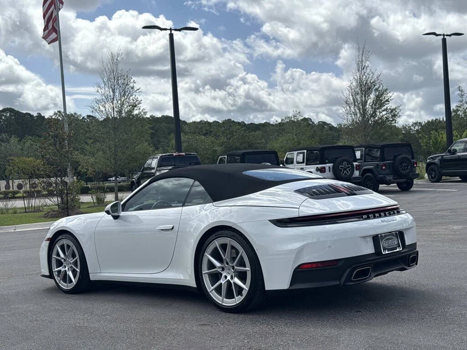 2025 Porsche 992 Carrera - Image 5 of 31