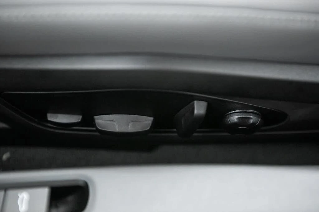 2025 Porsche 992 Carrera - Image 23 of 31