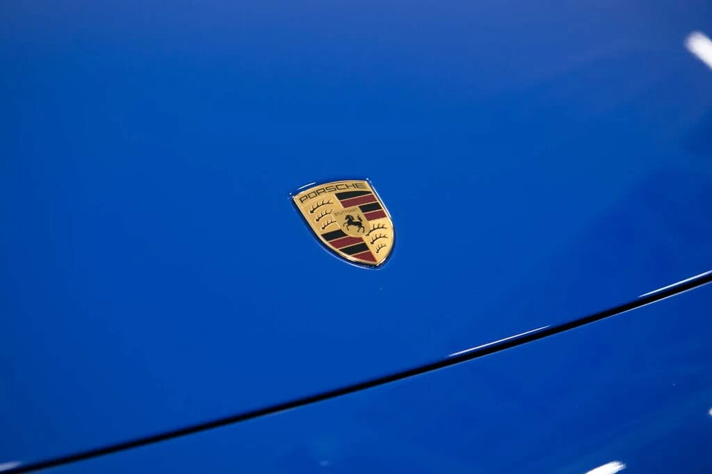 2025 Porsche 992 Carrera - Image 17 of 31