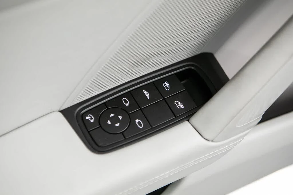 2025 Porsche 992 Carrera - Image 24 of 31