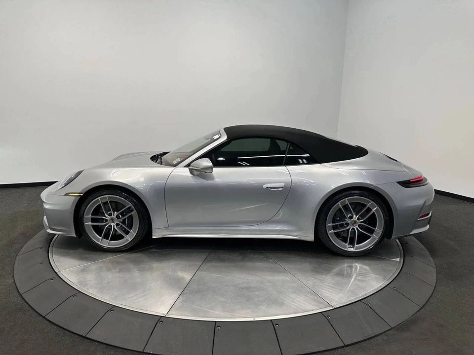 2025 Porsche 992 Carrera - Image 2 of 4