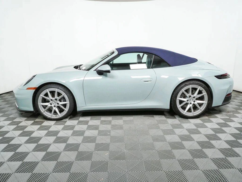 2025 Porsche 992 Carrera - Image 2 of 4