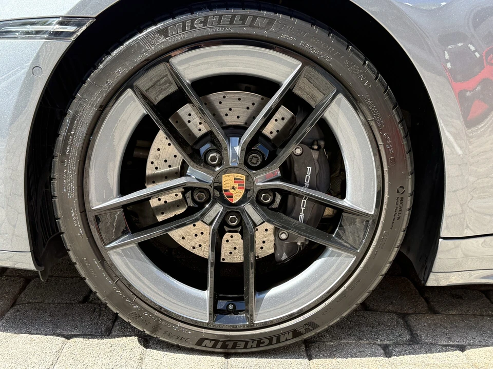 2025 Porsche 992 Carrera - Image 9 of 26