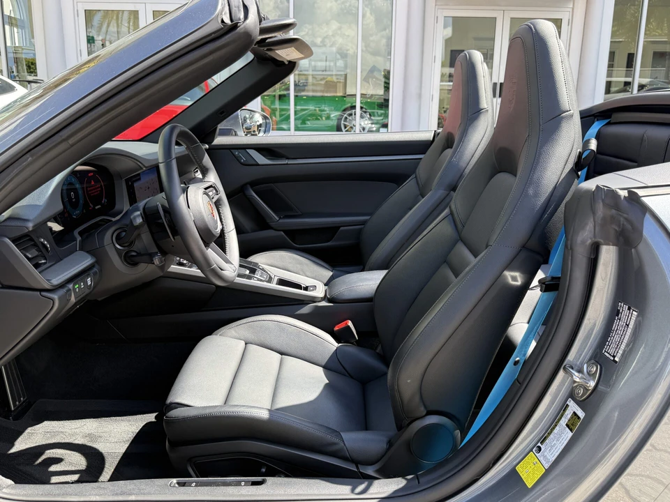 2025 Porsche 992 Carrera - Image 19 of 26