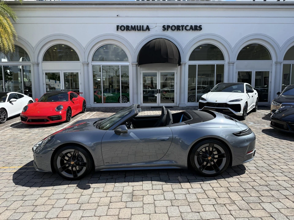 2025 Porsche 992 Carrera - Image 11 of 26