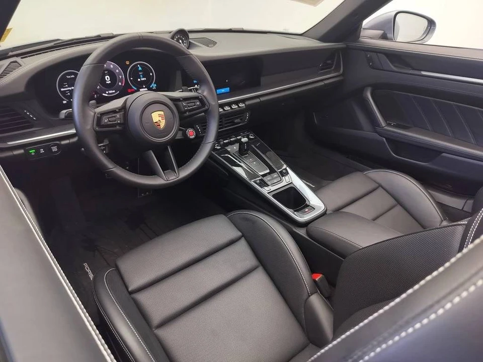 2025 Porsche 992 Carrera - Image 4 of 4