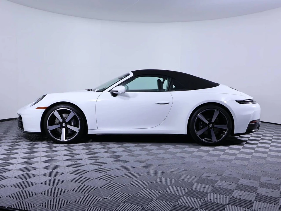 2025 Porsche 992 Carrera - Image 2 of 5