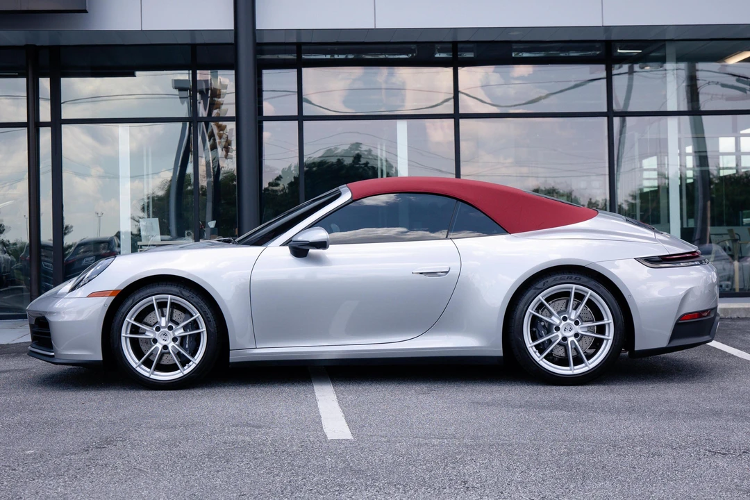 2025 Porsche 992 Carrera - Image 3 of 31