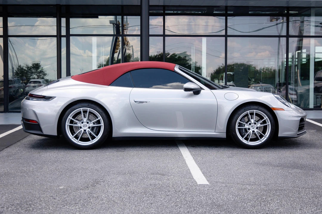 2025 Porsche 992 Carrera - Image 11 of 31