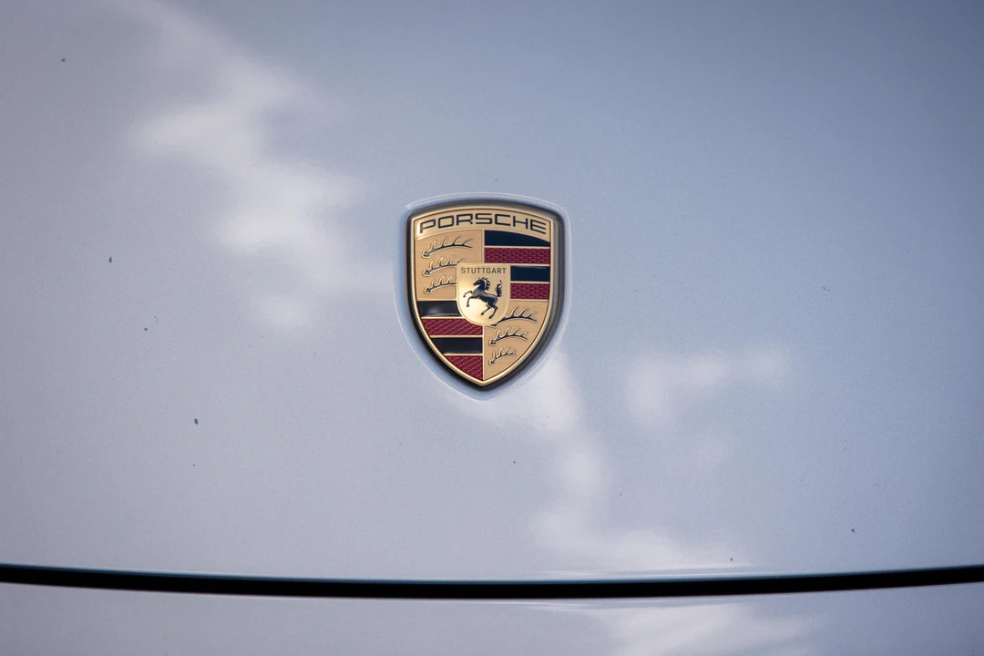 2025 Porsche 992 Carrera - Image 19 of 31