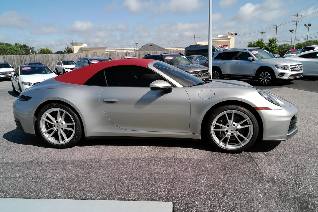 2025 Porsche 992 Carrera - Image 17 of 31