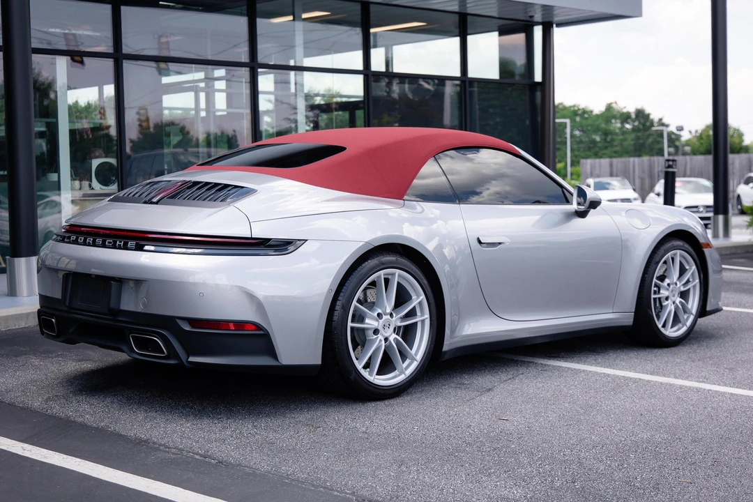 2025 Porsche 992 Carrera - Image 4 of 31