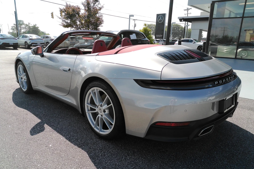 2025 Porsche 992 Carrera - Image 15 of 31