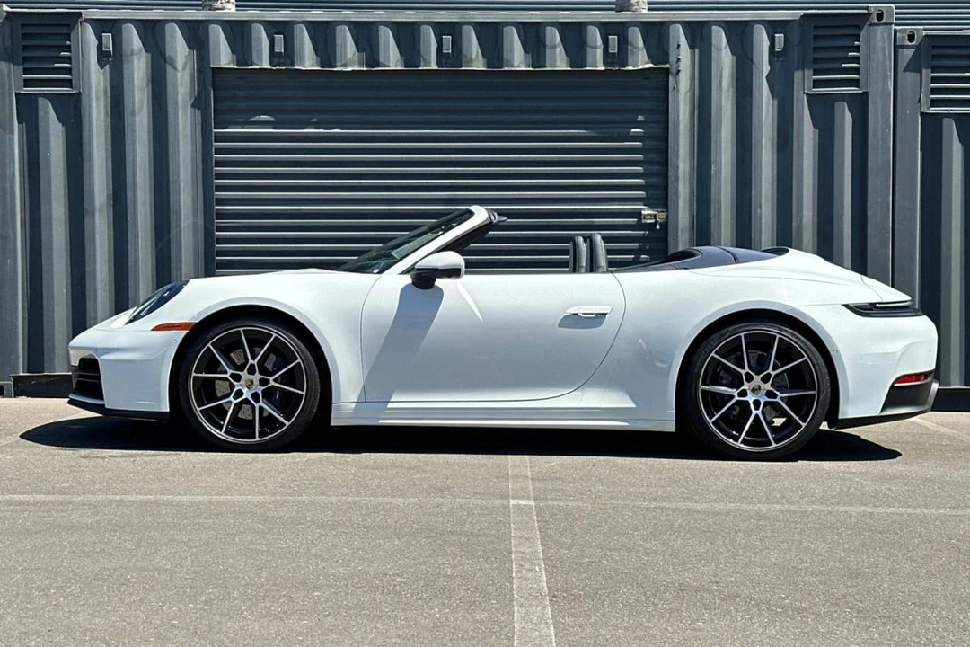 2025 Porsche 992 Carrera - Image 2 of 4