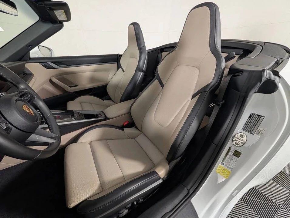 2025 Porsche 992 Carrera - Image 5 of 5