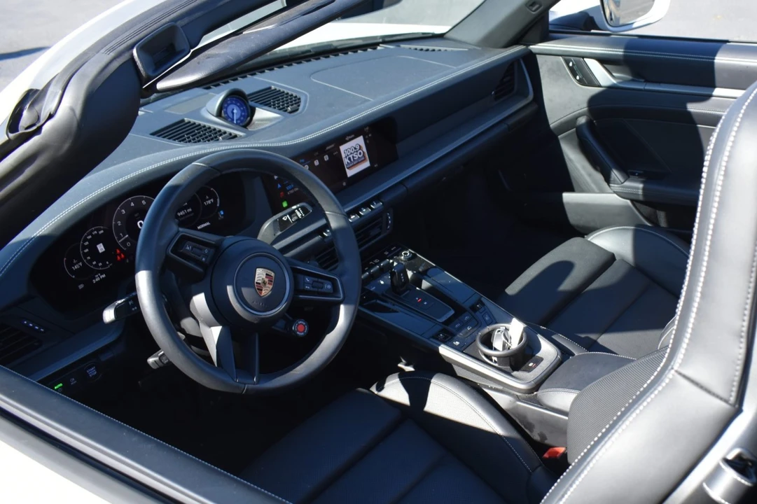 2025 Porsche 992 Carrera - Image 5 of 6