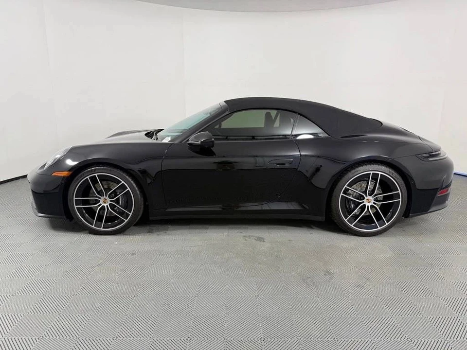 2025 Porsche 992 Carrera - Image 2 of 5