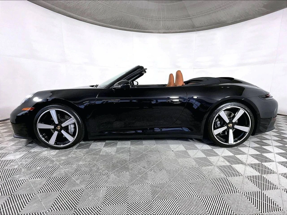 2025 Porsche 992 Carrera - Image 2 of 4