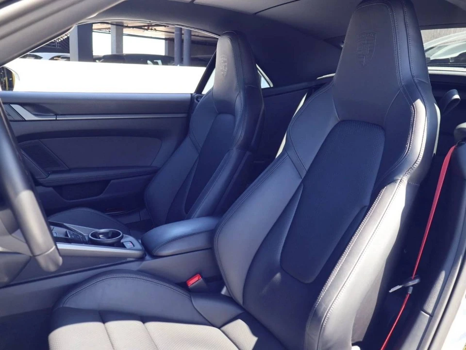 2025 Porsche 992 Carrera - Image 4 of 5