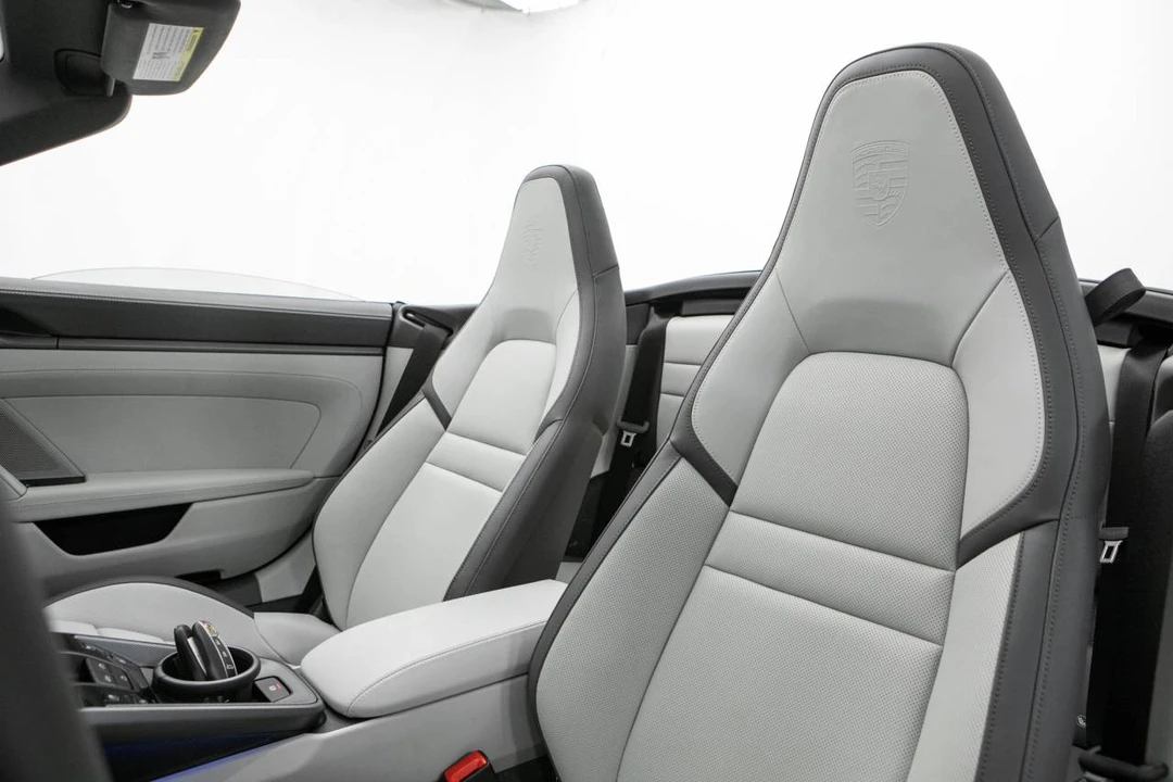 2025 Porsche 992 Carrera - Image 5 of 5