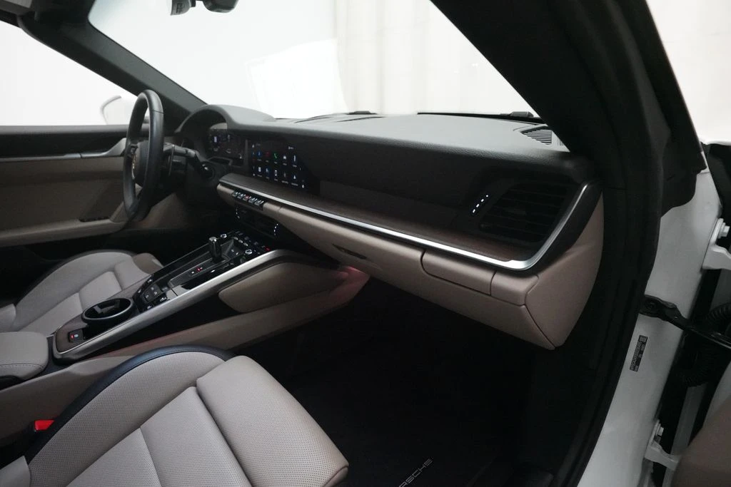 2025 Porsche 992 Carrera - Image 23 of 31