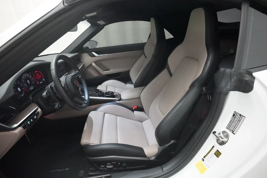 2025 Porsche 992 Carrera - Image 12 of 31