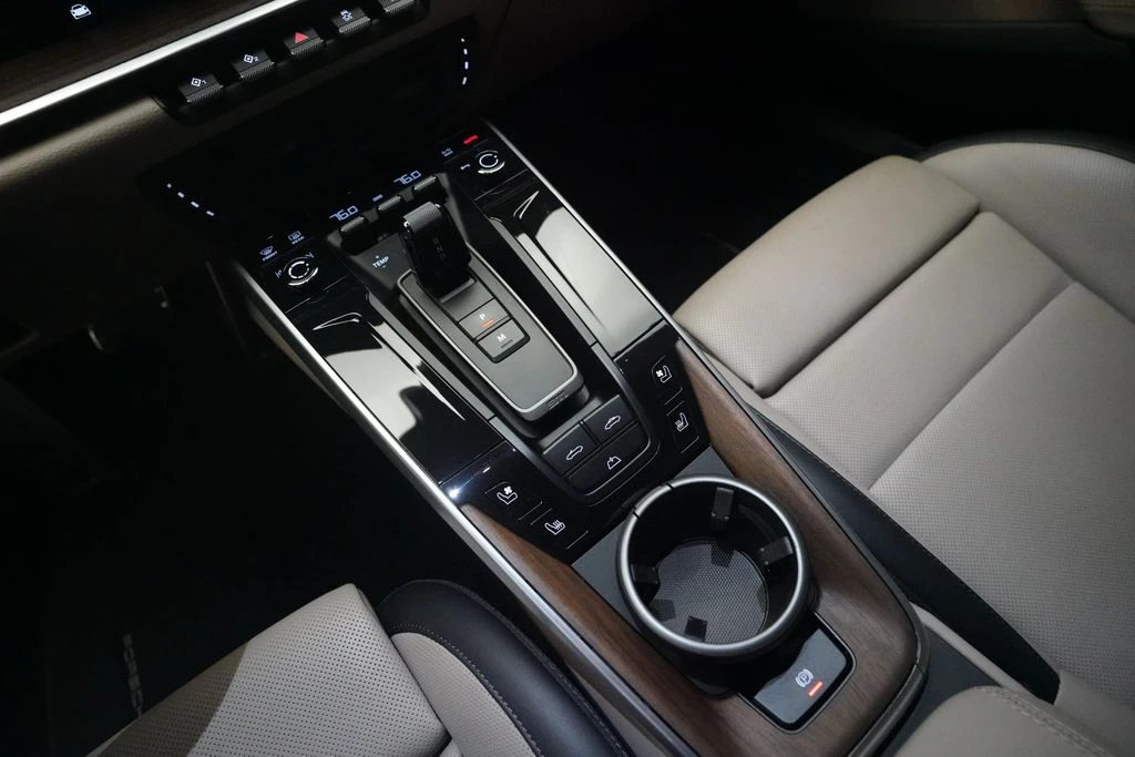 2025 Porsche 992 Carrera - Image 22 of 31
