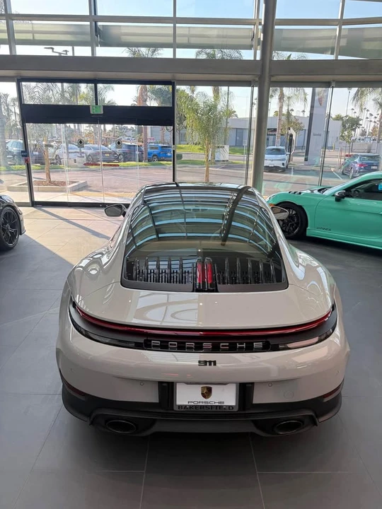 2025 Porsche 992 Carrera - Image 4 of 8